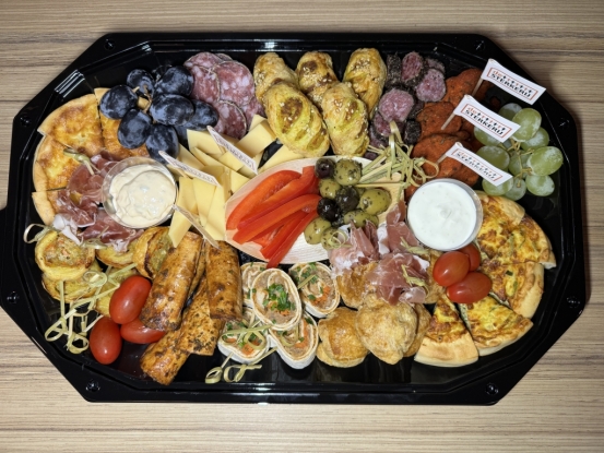 Foto van Borrel & Bites Hapjesschaal                                                                                        24 uur van tevoren bestellen in verband met het voorbereiden en bestellen van de producten !